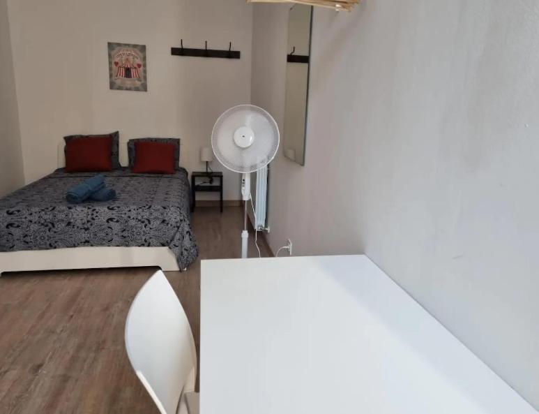 Private Rooms In Born Барселона Экстерьер фото